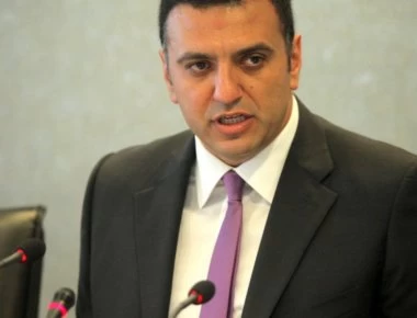 Β. Κικίλιας: Ποια κυρία ήταν το πρώτο ραντεβού το πρωί στο γραφείο του; (φώτο)